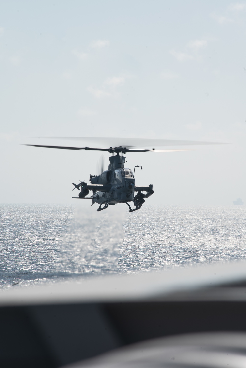 USS Somerset transits Strait of Hormuz