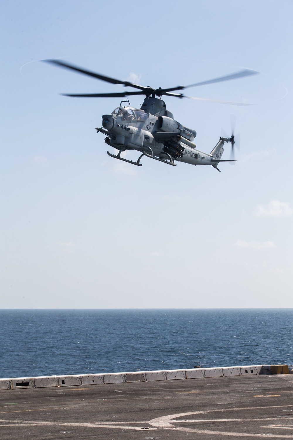 USS Somerset transits Strait of Hormuz