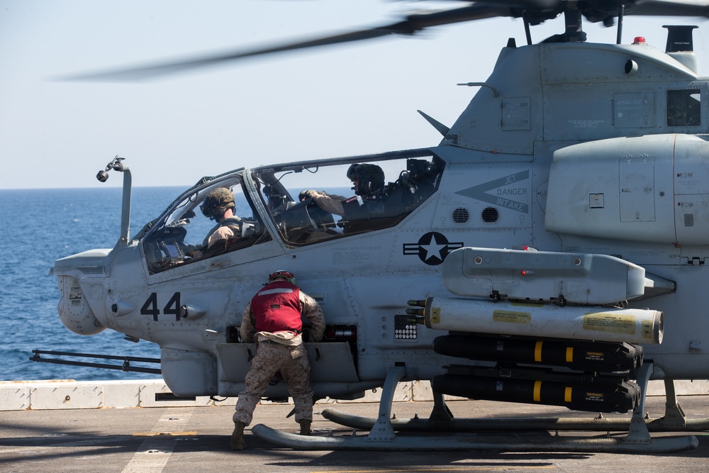 USS Somerset transits Strait of Hormuz