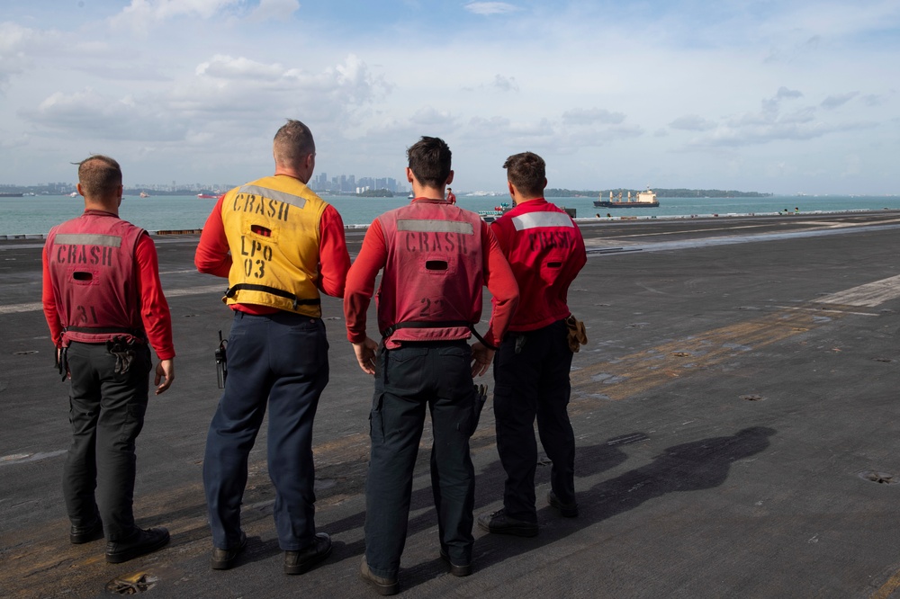 Nimitz Conducts Rowing Competition