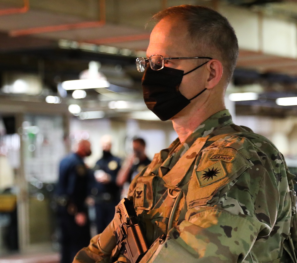 Cal Guard Col. Wooldridge tours Sacramento Capitol Building