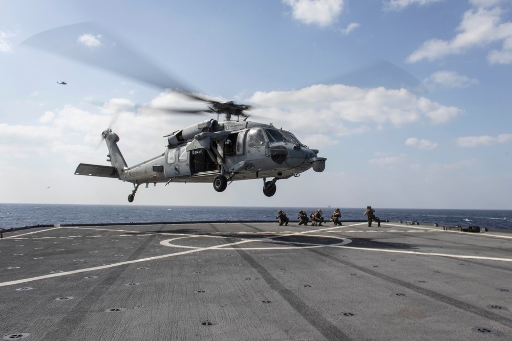 Recon rehearses VBSS aboard USS Ashland