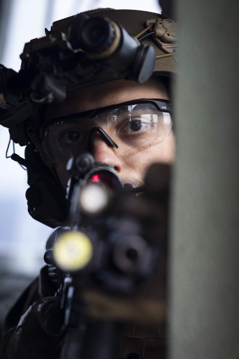 Recon rehearses VBSS aboard USS Ashland