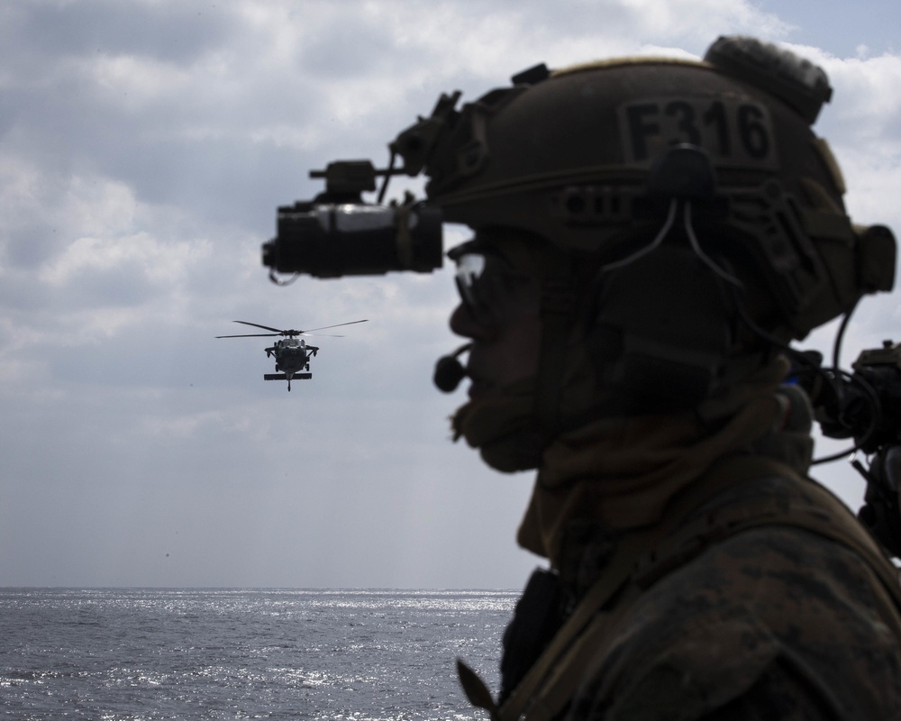 Recon rehearses VBSS aboard USS Ashland