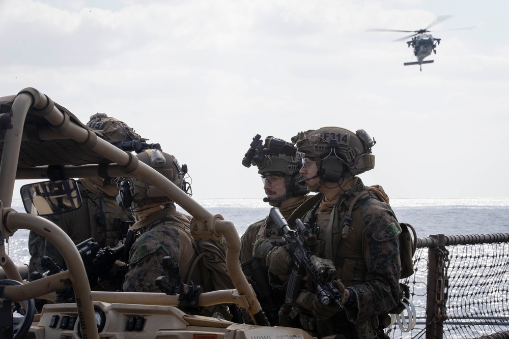 Recon rehearses VBSS aboard USS Ashland