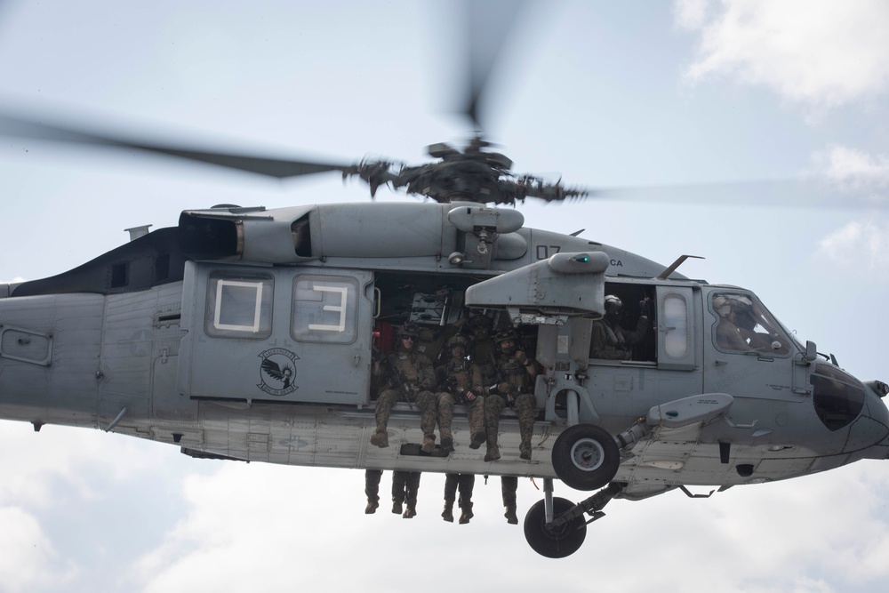 Recon rehearses VBSS aboard USS Ashland