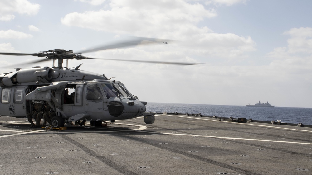 Recon rehearses VBSS aboard USS Ashland