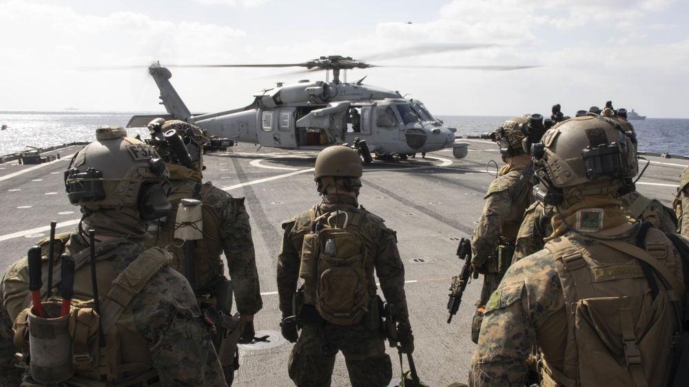 Recon rehearses VBSS aboard USS Ashland