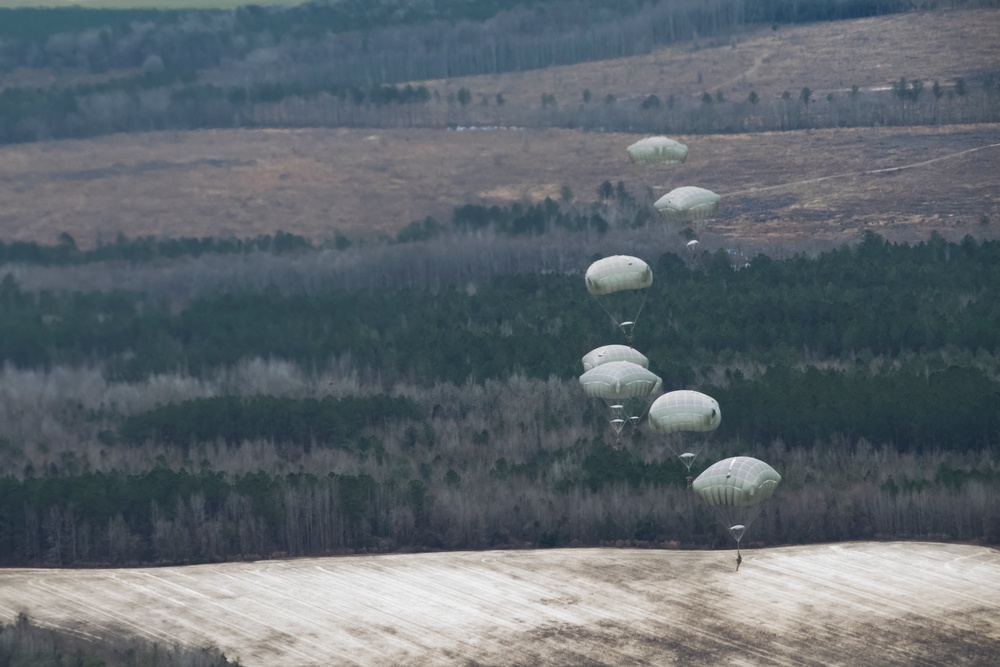 94th Airlift Wing Assists in U.S. Army Reserve Paratrooper Exercise