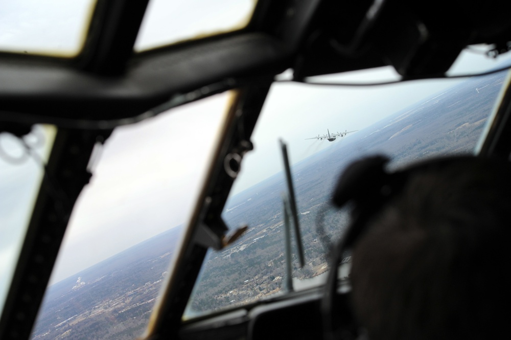 94th Airlift Wing Assists in U.S. Army Reserve Paratrooper Exercise