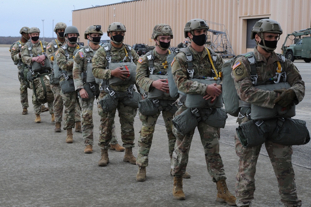 94th Airlift Wing Assists in U.S. Army Reserve Paratrooper Exercise