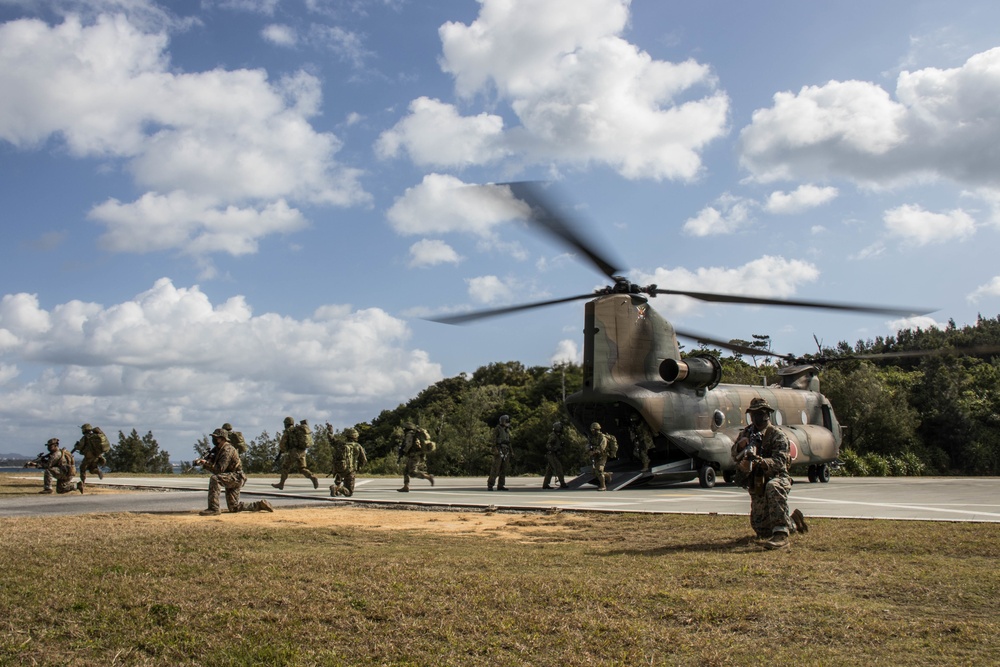 31st MEU and JGSDF conduct beach landing exercise