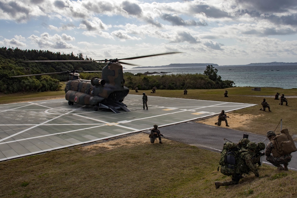 31st MEU and JGSDF conduct beach landing exercise