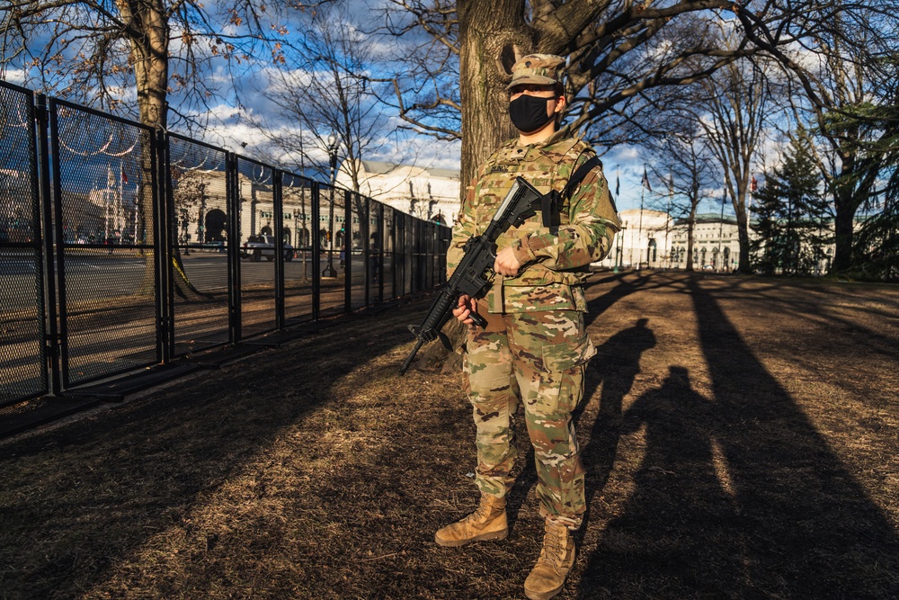 New Jersey U.S. Army National Guard soldier provides security