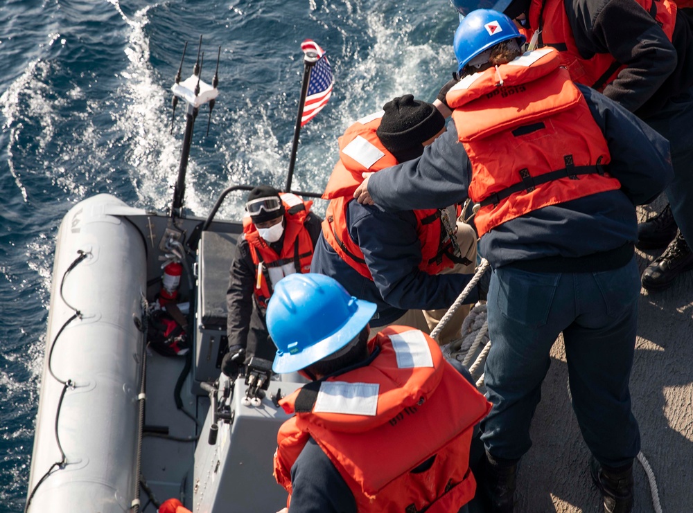 USS Benfold Conducts Small Boat Operations