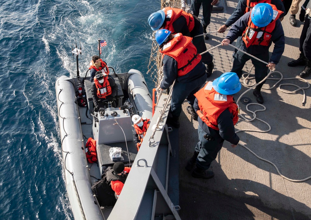 USS Benfold Conducts Small Boat Operations