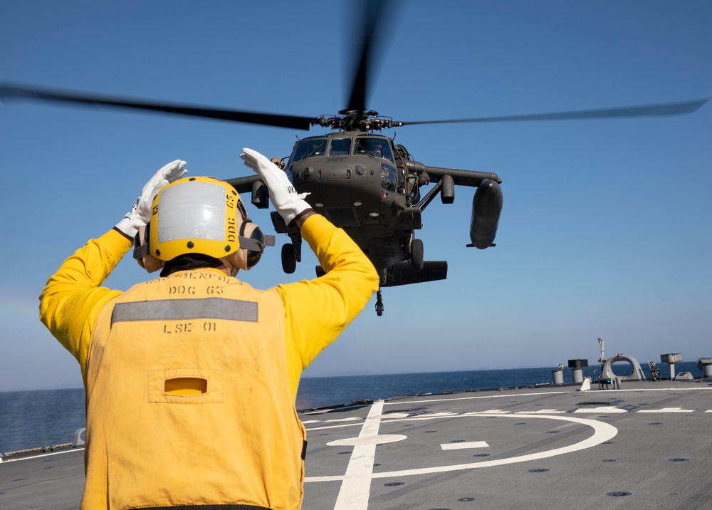 USS Benfold Conducts Black Hawk Flight Operations