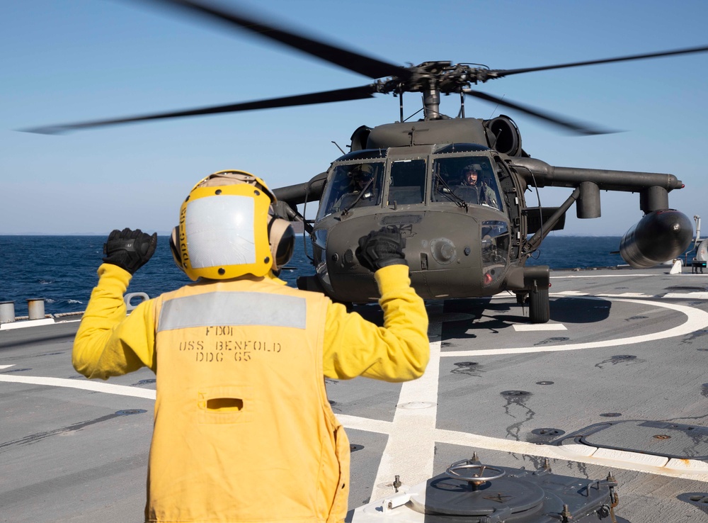 USS Benfold Conducts Black Hawk Flight Operations