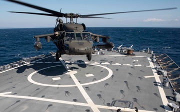 USS Benfold Conducts Black Hawk Flight Operations