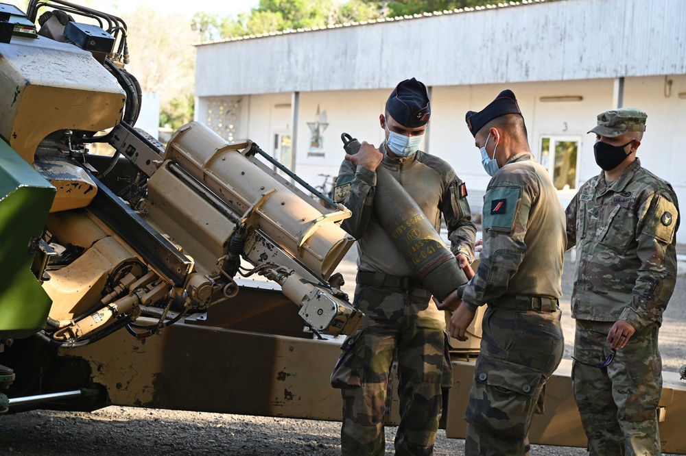 U.S., French forces conduct joint artillery training