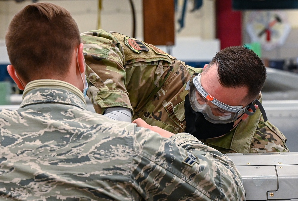 Barksdale leaders visit munitions Airmen