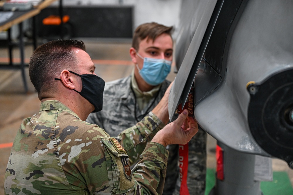 Barksdale leaders visit munitions Airmen