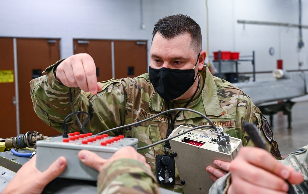 Barksdale leaders visit munitions Airmen