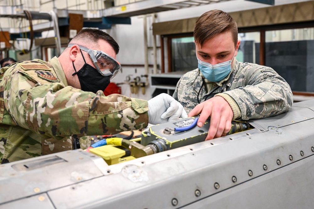 Barksdale leaders visit munitions Airmen