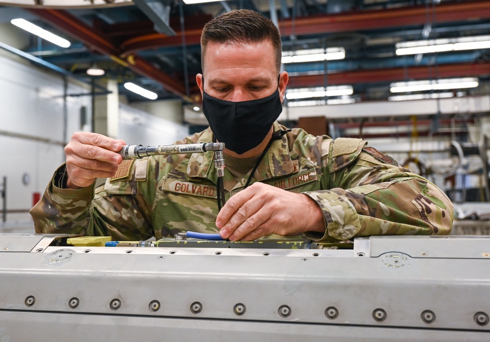 Barksdale leaders visit munitions Airmen