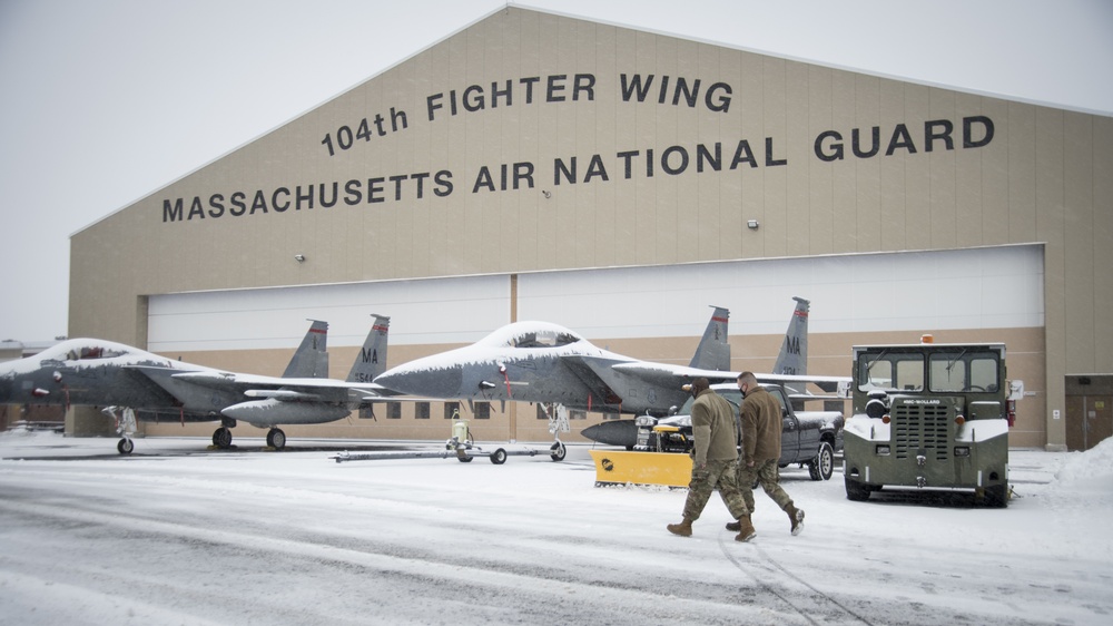 ANG Command Chief Williams visits 104th Fighter Wing