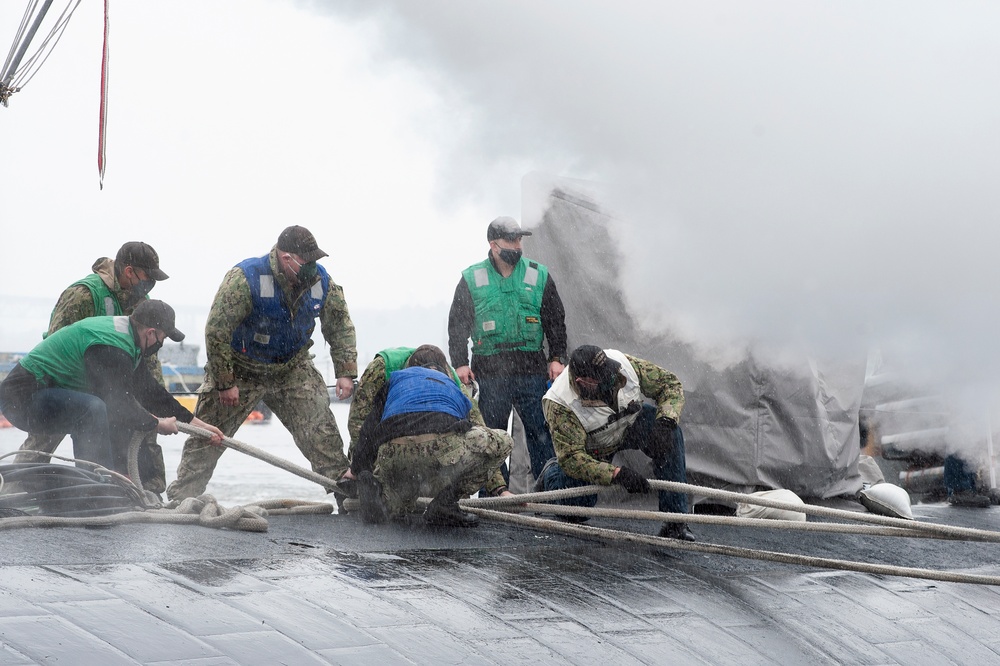 USS San Juan (SSN 751) Berthing Shift