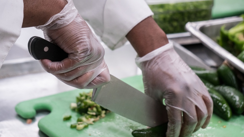 3CR Soldiers prepare meals at Ft Hood