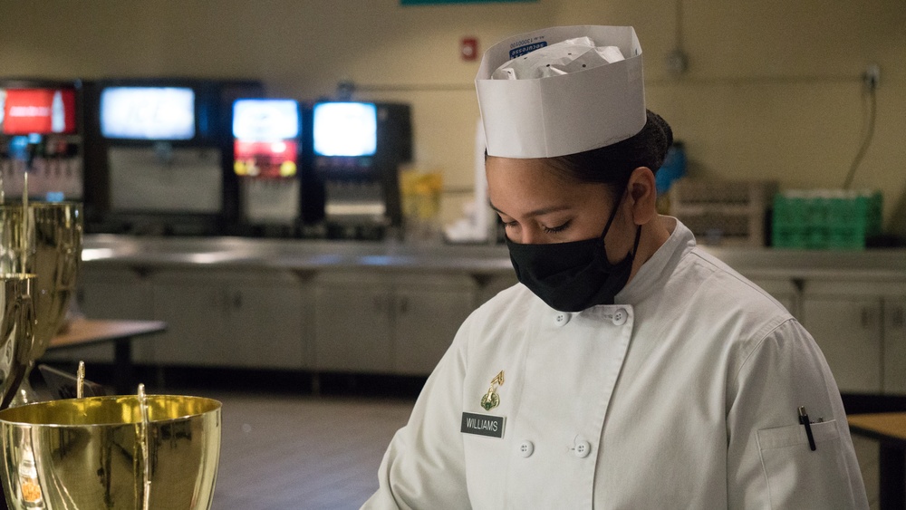 3CR Soldiers prepare meals at Ft Hood