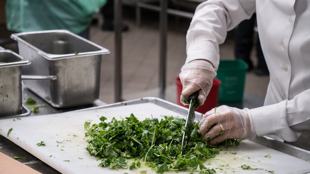 3CR Soldiers prepare meals at Ft Hood