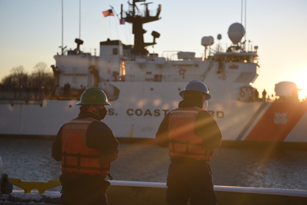 USCGC Campbell conducts winter patrol, stops $215 million in cocaine