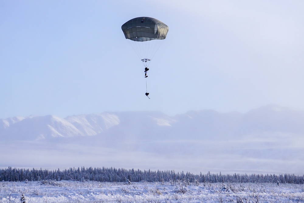 Spartan Paratroopers Kick Off Arctic Warrior 21