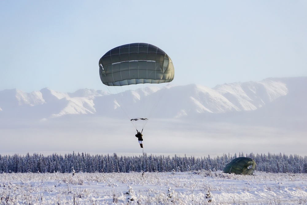 Spartan Paratroopers Kick Off Arctic Warrior 21