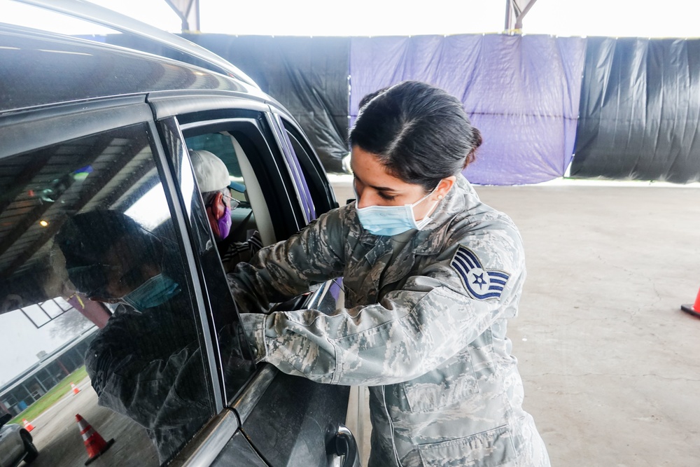 Texas Military Members work vaccination site in Washington County