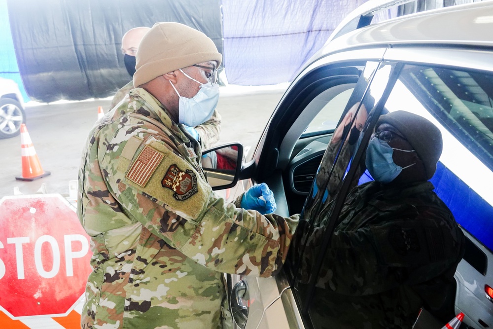 Texas Military Members work vaccination site in Washington County