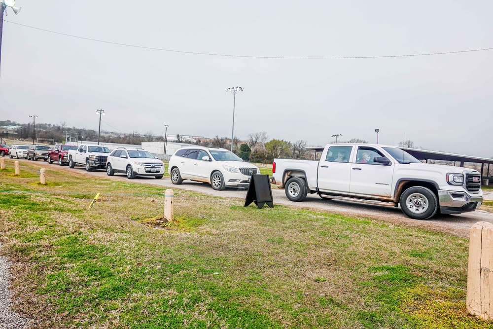 Texas Military Members work vaccination site in Washington County