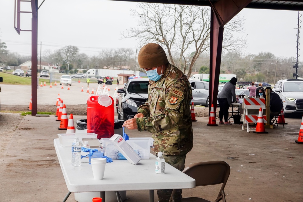 Texas Military Members work vaccination site in Washington County