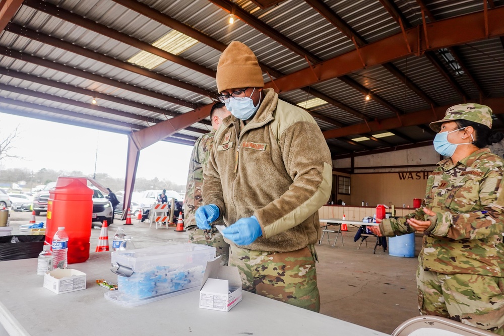 Texas Military Members work vaccination site in Washington County