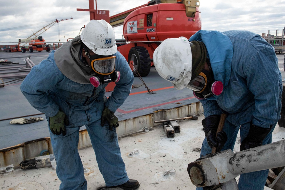 Newport News Contractors dismantle jet-blast deflector