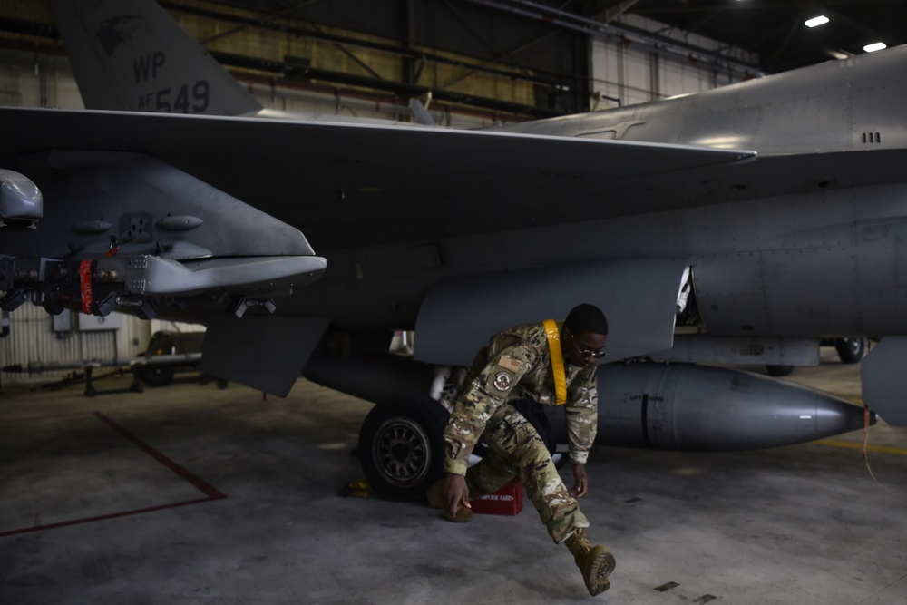 Wolf Pack brings the heat during Annual Load Crew Competition