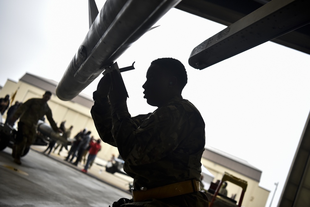 Wolf Pack brings the heat during Annual Load Crew Competition