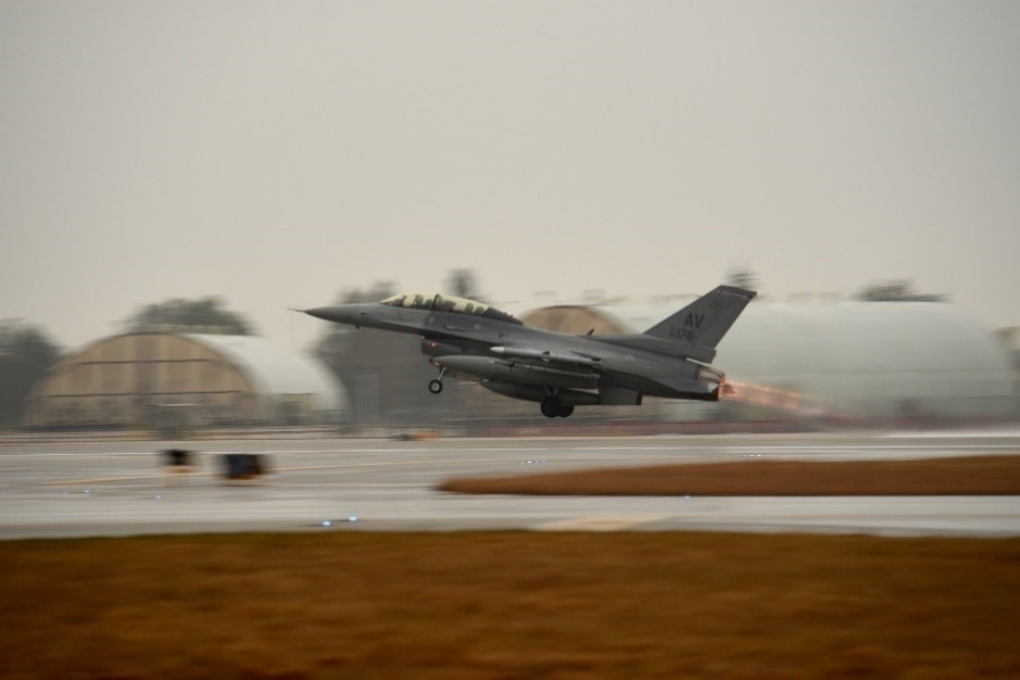 Aviano ITAF commander flies in an F-16