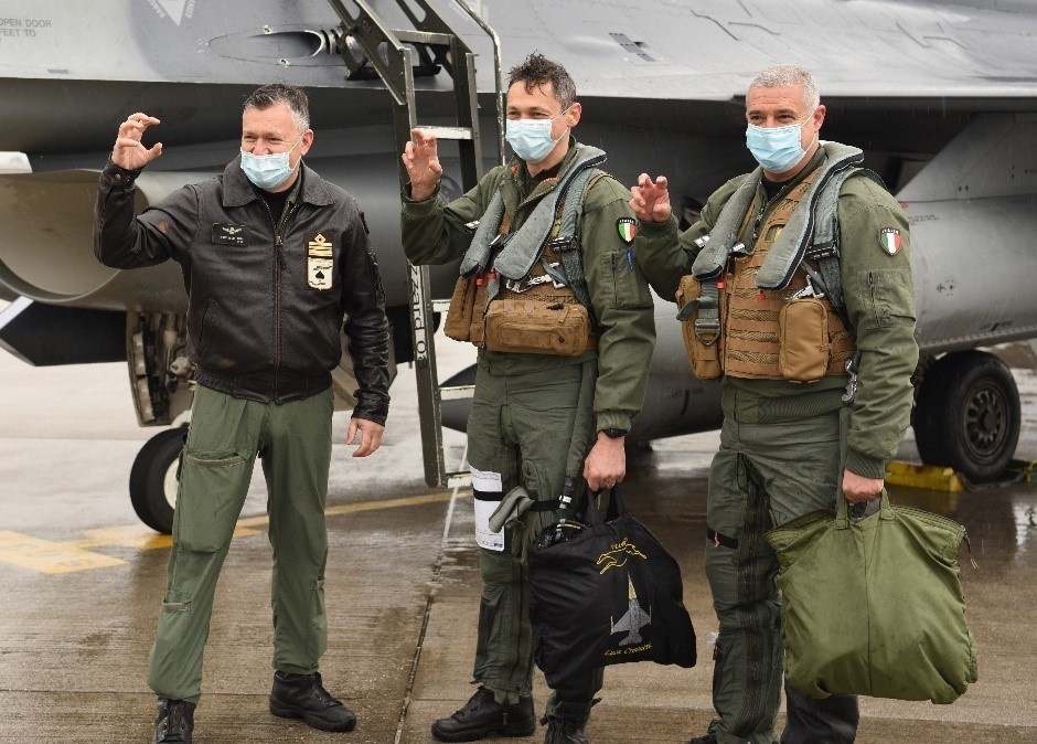 Aviano ITAF commander flies in an F-16