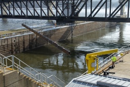 Underwater Acoustic Deterrent System installed at Lock, Dam 19