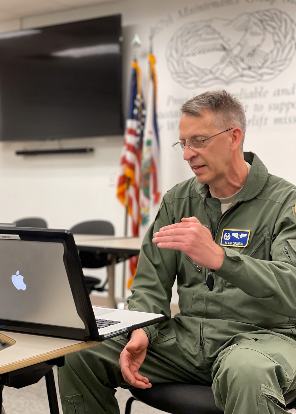 Airmen voluntarily receive COVID-19 vaccine
