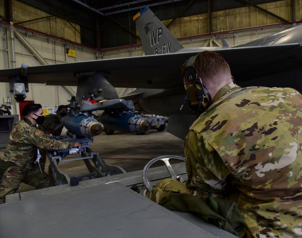 Wolf Pack brings the heat for Annual Load Crew Competition